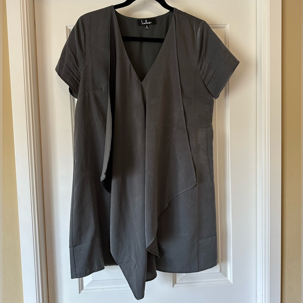 Lulu’s gray shift dress